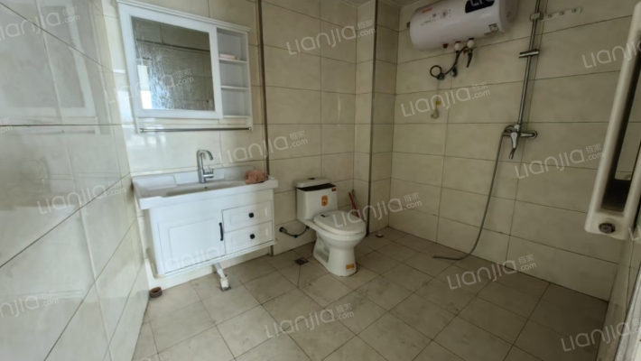 范阳路沿线  集中供暖 跃层 有大露台 视野好-卫生间A