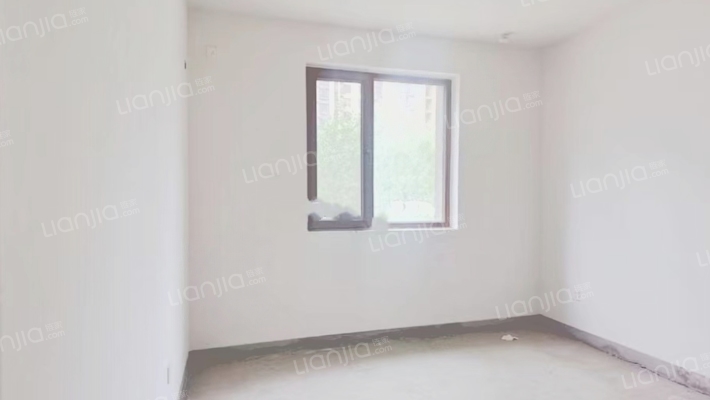 南北通透大三居，双卫，一层带院-卧室B