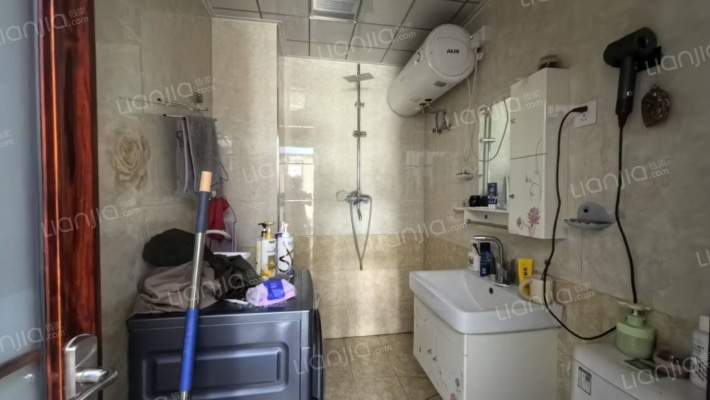 简单装修 别墅区的高层住宅 环境优美生活舒适安逸-卫生间