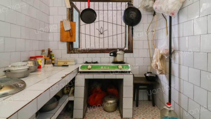 北门川中大市场三房双卫诚心出售-厨房