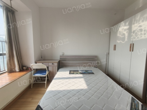 合租·东辰心语 5居室 南卧