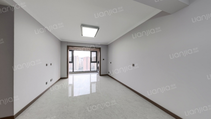 绿地峰辉二期二手房实景图