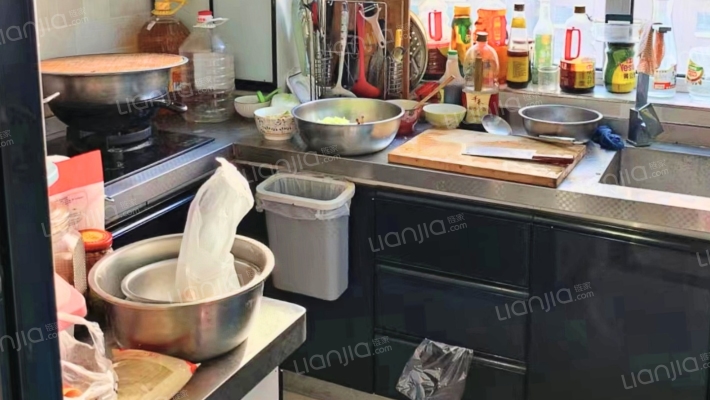 此房户型方正，采光充足， 交通便利，配套齐全-厨房