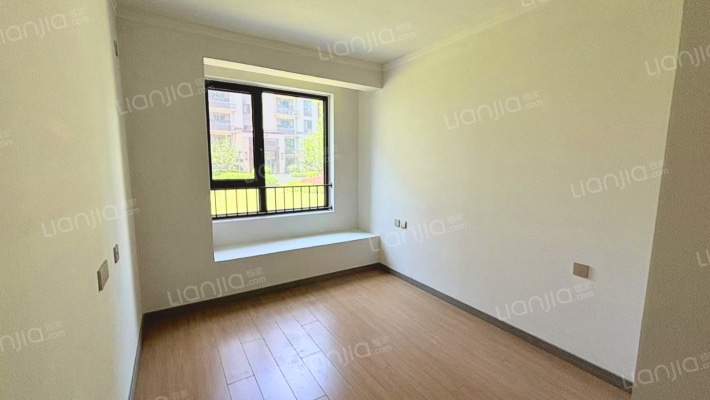 位置好，客厅6米宽，三阳开泰户型，双明卫，全天采光-卧室C