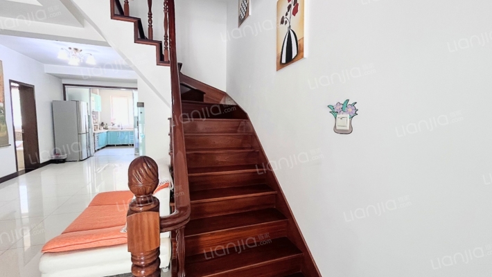 房子集中供暖 复试一跃二适宜各年龄段人群采光户型好-楼梯间