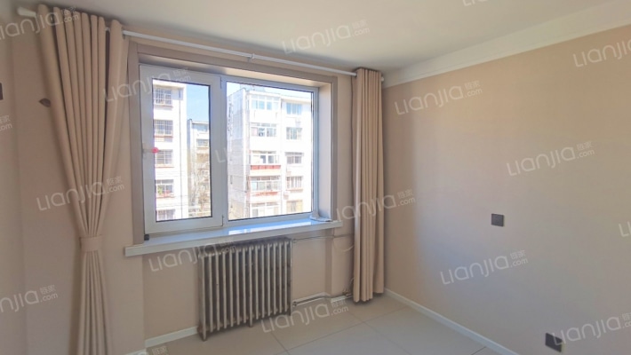 南北通透格局，楼层好，视野宽阔，采光充足-客厅