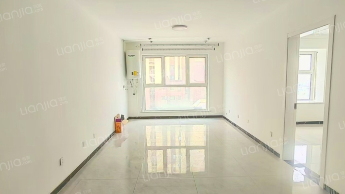 拎包入住，二居85平米，房本满二，急售54万-客厅