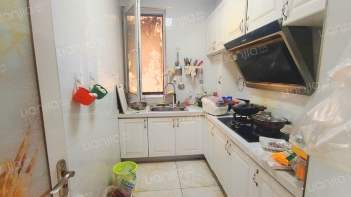 水岸花城 2室1厅 南-厨房