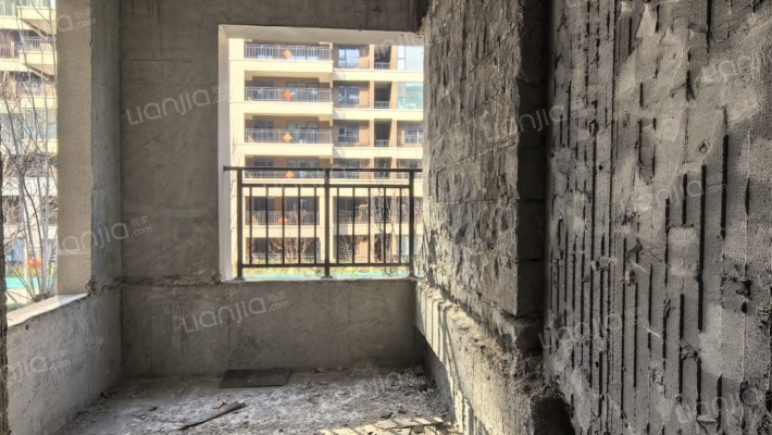 花田路 集中供暖，洋房下叠带小院-卧室E