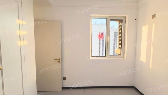 急售朝南两居，满二，价格美丽可小叨-卧室B