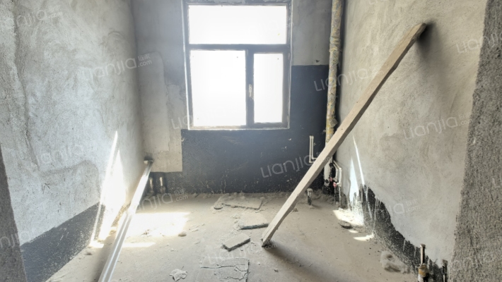 此房产证满二，大花园，带车库，诚意出售。-卫生间A