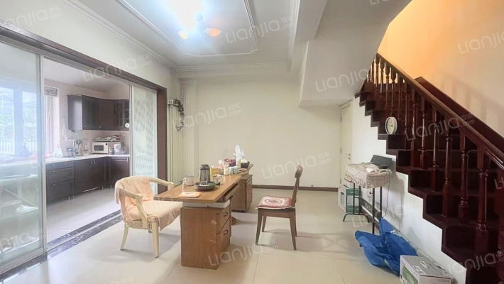 双拼别墅，精装修，园区环境优美-餐厅