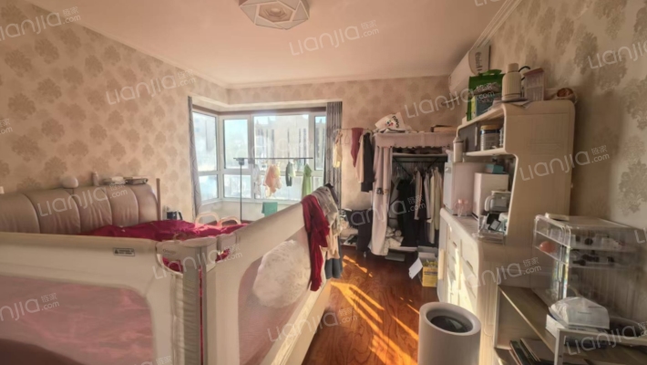 北京界三利中和城，门口838车站，距离六里桥45位置好-卧室A