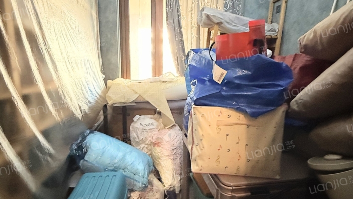 业主急售，尔湾下叠中间户，精装修，带车位-卧室D