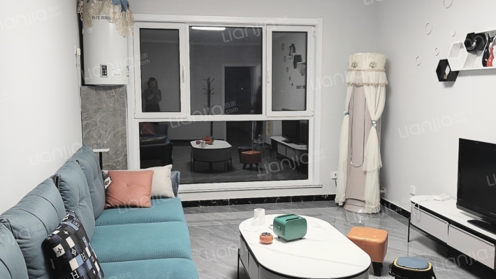 南北通透，户型方正，采光楼层，门口通京公交838，-客厅