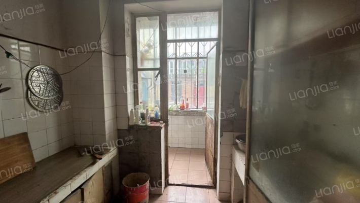 范阳路二康旁 华欣小区三卧室朝南 低楼层-厨房