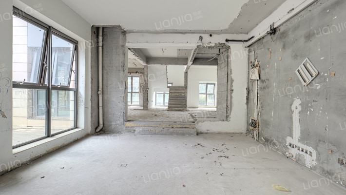 伍兹华府二手房实景图