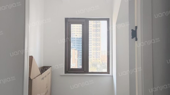 .南北通透四居室 2.精装修 3.采光视野好 4.配套齐全-餐厅