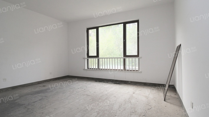 理想湾下叠拼带南北院子和地下室，带车位，位置安静-卧室C