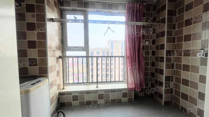 华阳西路卓悦城，双公园美㡯，品质生活-阳台
