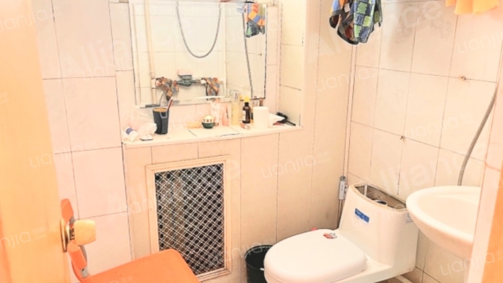 房本满五唯一 税低 中间楼层 看房提起约-卫生间