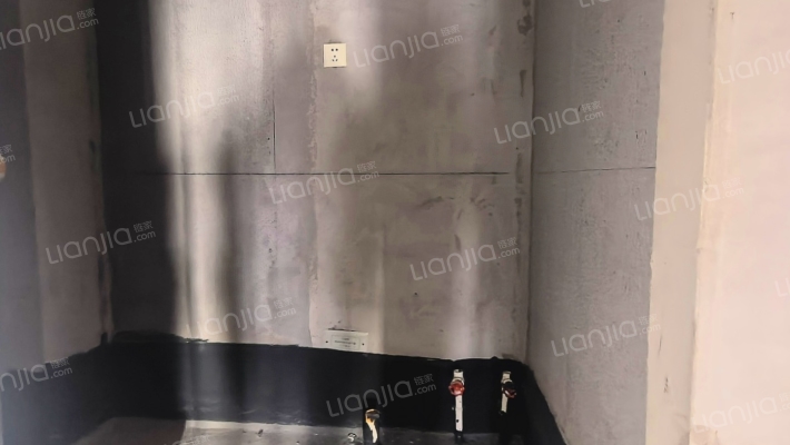 二中旁 临107国道 集中供暖 电梯房-卫生间