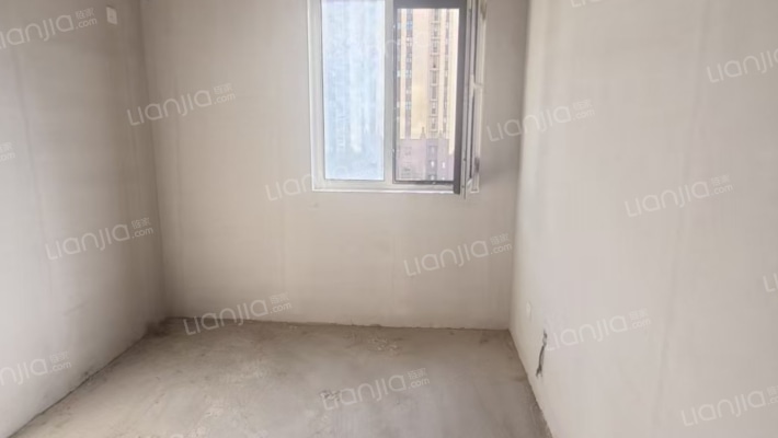 急售三利东区大三居，毛坯，价格美丽-卧室B