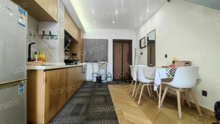 精装修小复式 小区环境好 阳光充足-餐厅