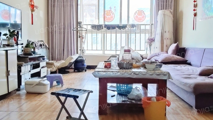 此房满五年， 税低 南北通透三室二厅，板楼公摊面积小-客厅