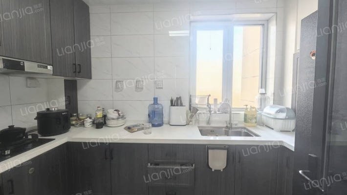 三利中和城两卧客厅朝阳大三居，户型好，采光好大三居-厨房