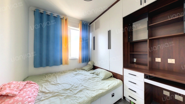 出售 香邑溪谷一期南北通透两居  精装修 满二-卧室B