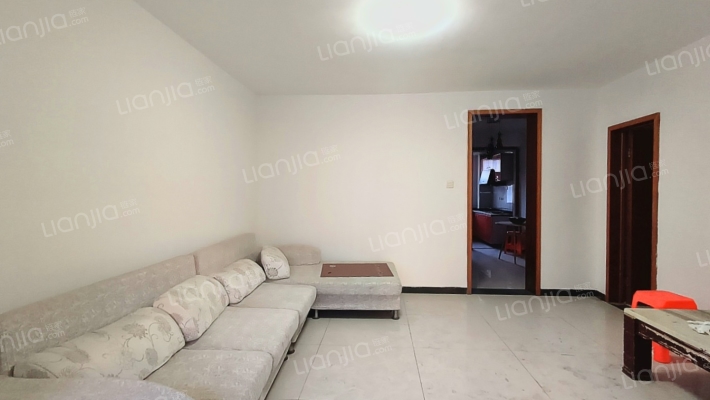 水岸花城，南北通透，户型方正，集中供暖。-客厅C