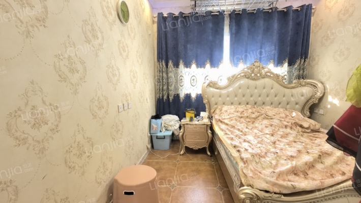 南北通透的联排别墅，品质社区，绿化好，没有遮挡.-卧室E