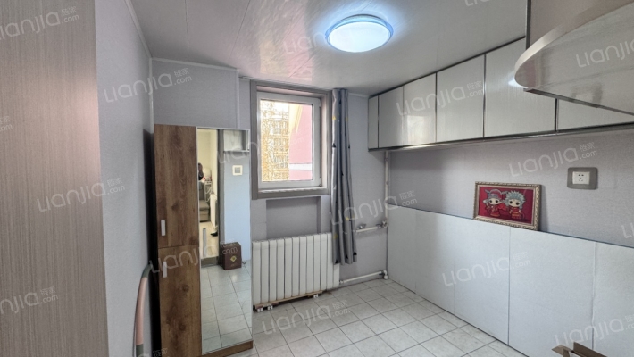 范阳路二康医院南侧，集体供暖精装三居-卧室A