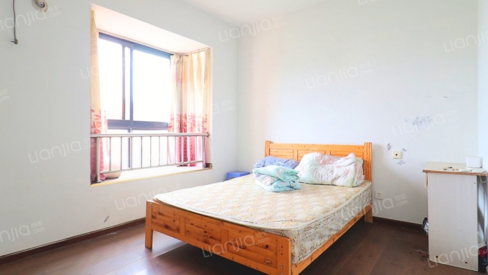 长江国际青年城精装3房，小区环境好，房型方正-卧室C