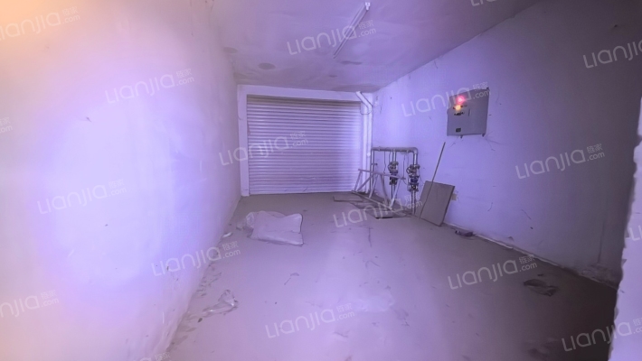 此房产证满二，大花园，带车库，诚意出售。-车库