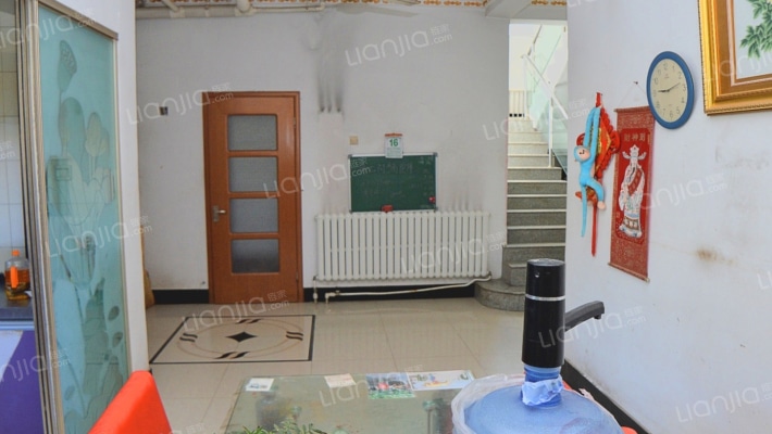 独栋别墅 带装修，看房方便，北二环-餐厅