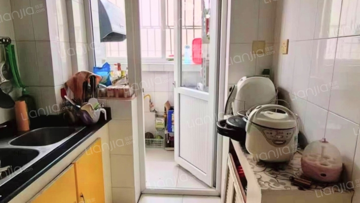 此房在涿州市医院北侧，东大街西侧，小区安静配套齐全-厨房