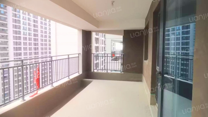 滨江郦城 4室2厅 南 北-阳台