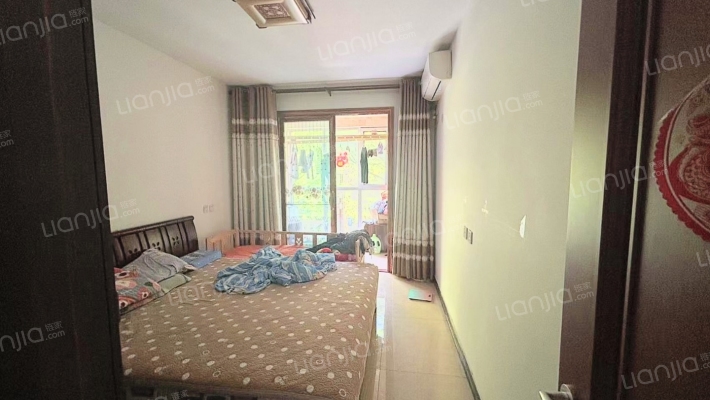 青花府电梯洋房南北通透两居室精装修-卧室A