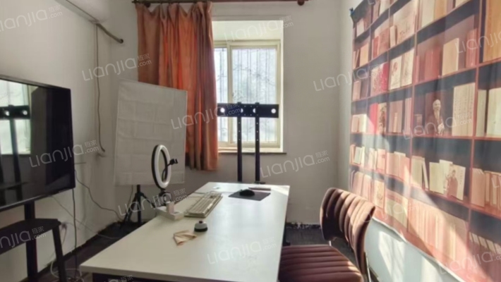 华阳水电单位房户型方正  南北通透  客厅两个卧室朝南-卧室B