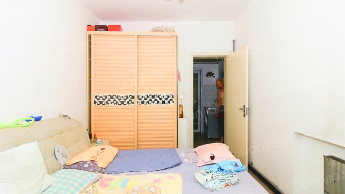 庆西西区三室向阳户型   交通银行  小区环境干净-卧室C