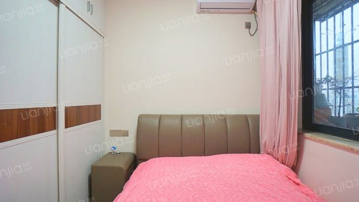 南岸长江之滨B区带车位，精装3房，安装地暖和水暖-卧室B