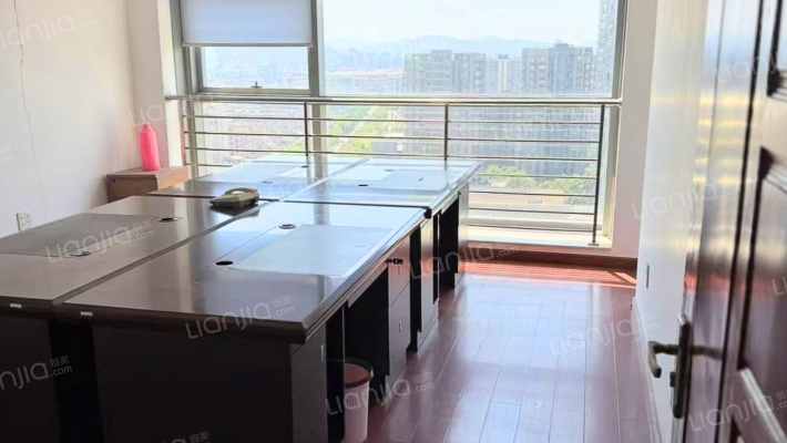 财富广场二手房实景图