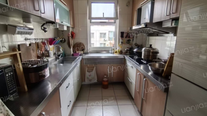 物探的跃层，顶层带露台，户型好，采光视野好。-厨房