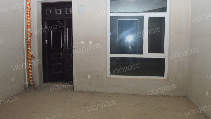 此房税费低，配套高尔夫球场，欧式别墅，尊享品质-客厅