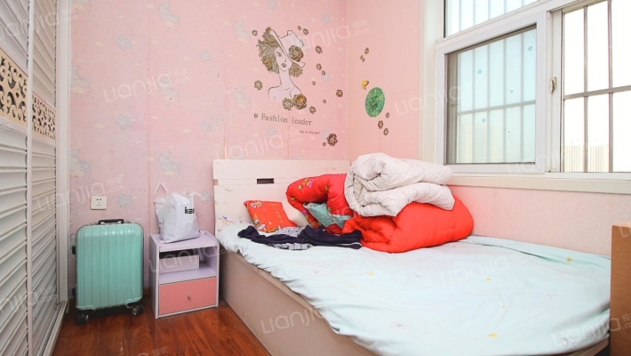 小区环境干净舒适，阳光充足，适合老人小孩居住-卧室B