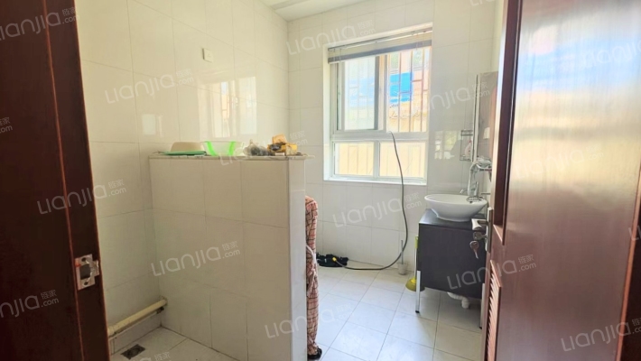 开发区 玫瑰假日 联排边户 大院子 领包入住-卫生间A