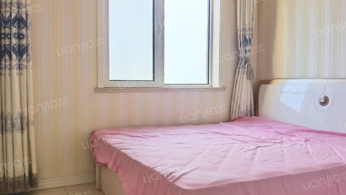 此房3+1户型 南北通透精装中高层 采光好-卧室B