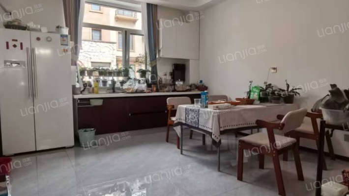 哈佛小镇子 大院子  还是精装修  您说哇塞不哇塞吧-餐厅